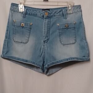 Bebe Women's light Wash Denim Stretch jeans Shorts. Size 30